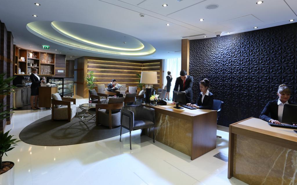 Tryp By Wyndham Abu Dhabi City Center Exterior foto