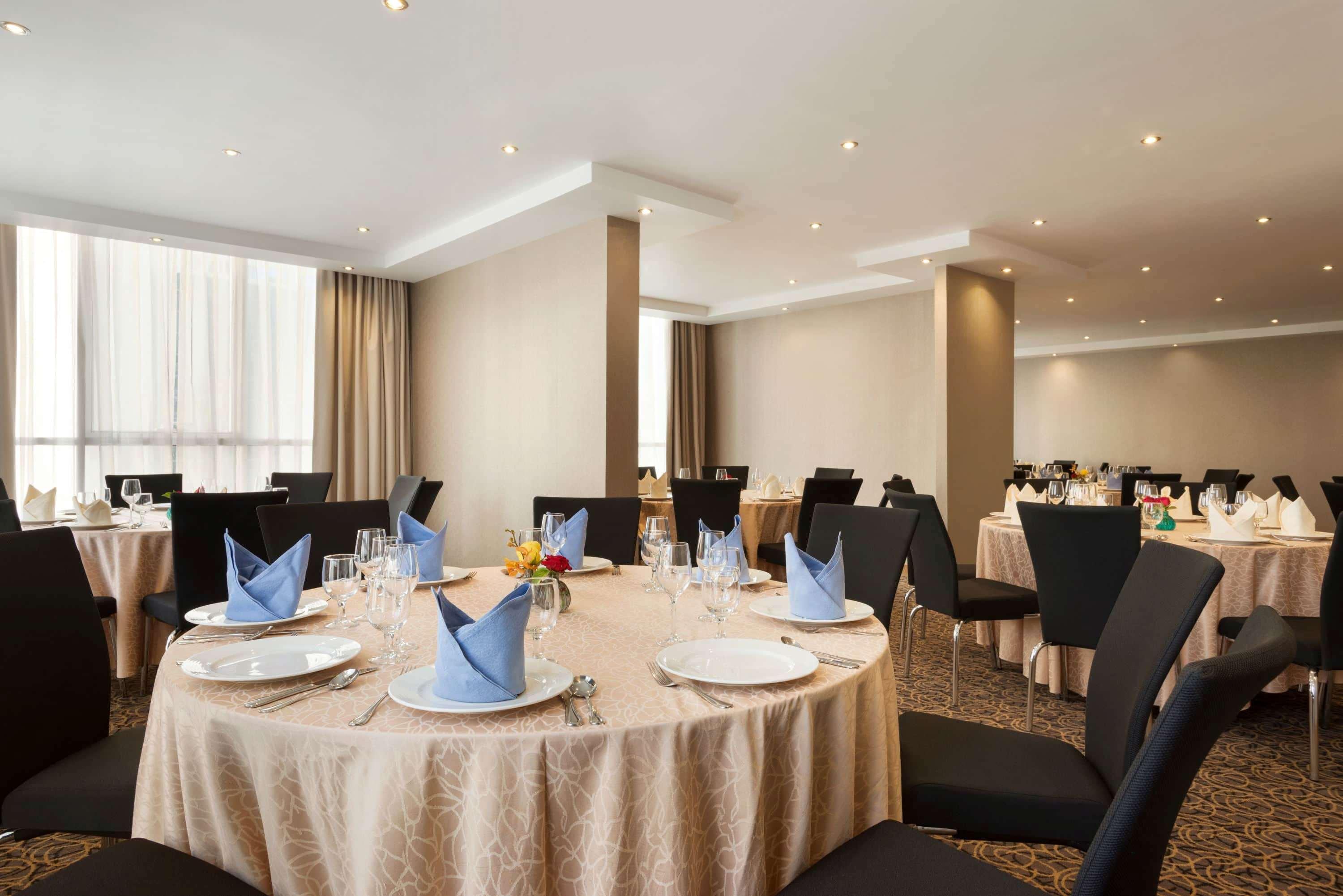 Tryp By Wyndham Abu Dhabi City Center Exterior foto