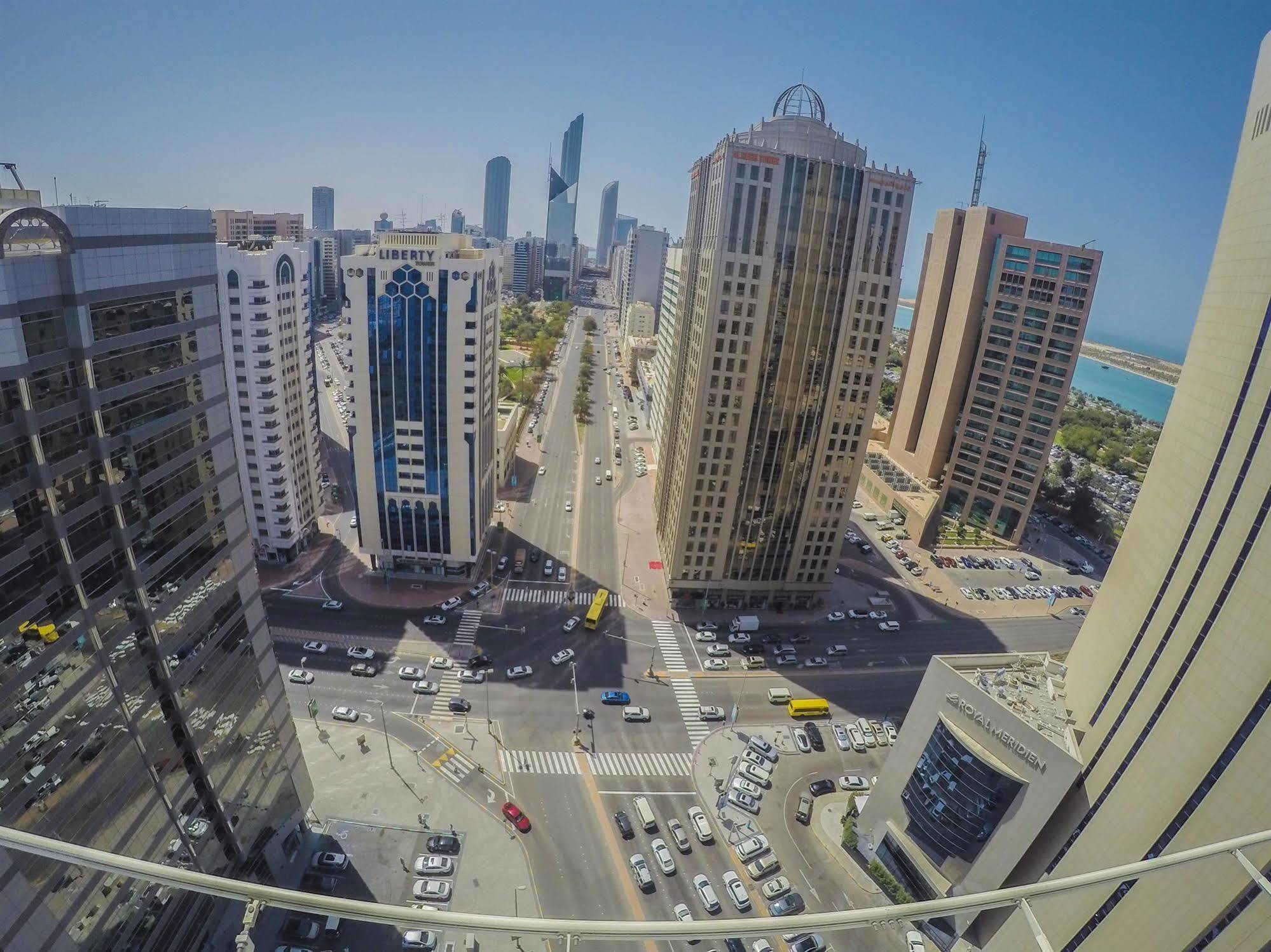 Tryp By Wyndham Abu Dhabi City Center Exterior foto