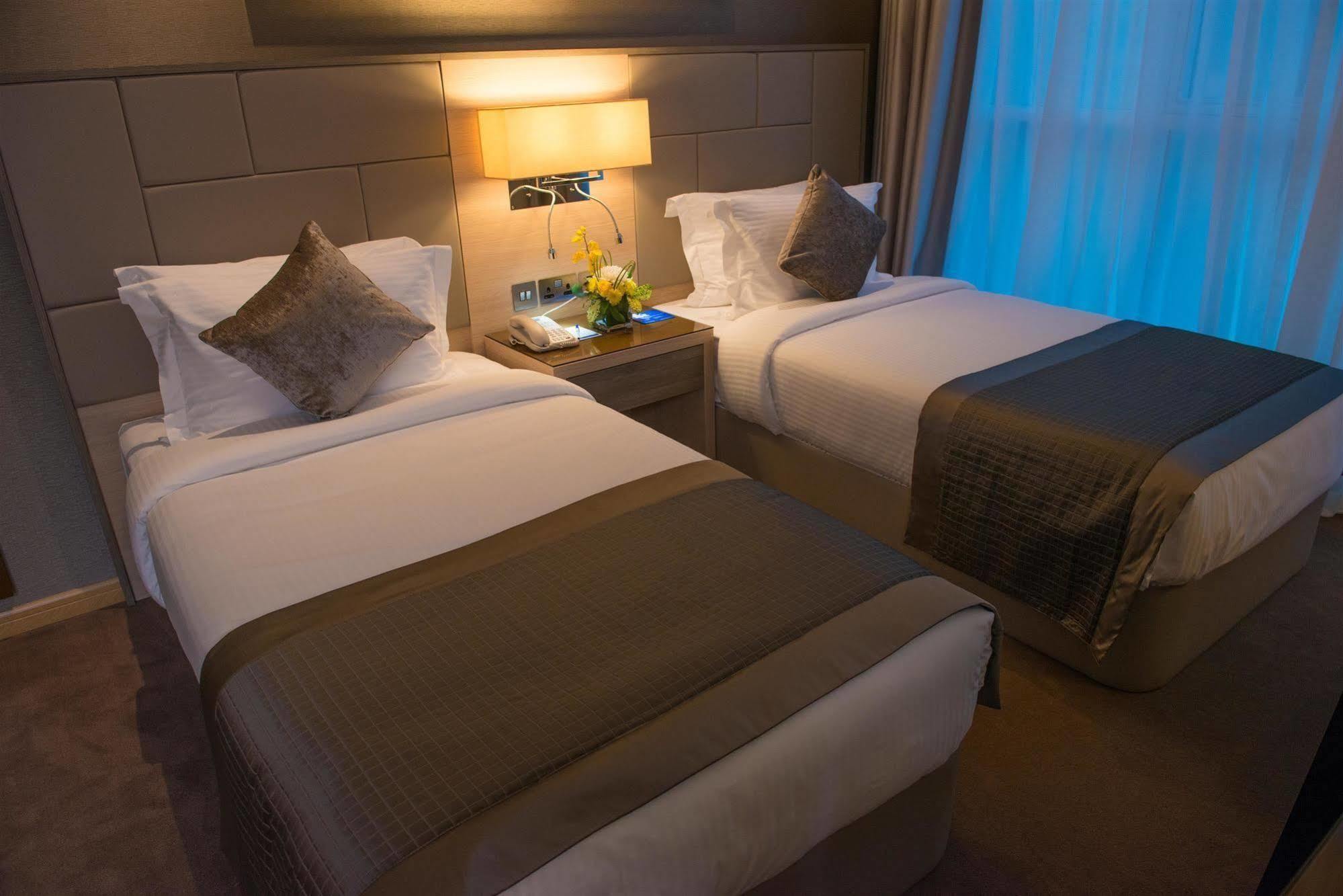Tryp By Wyndham Abu Dhabi City Center Exterior foto