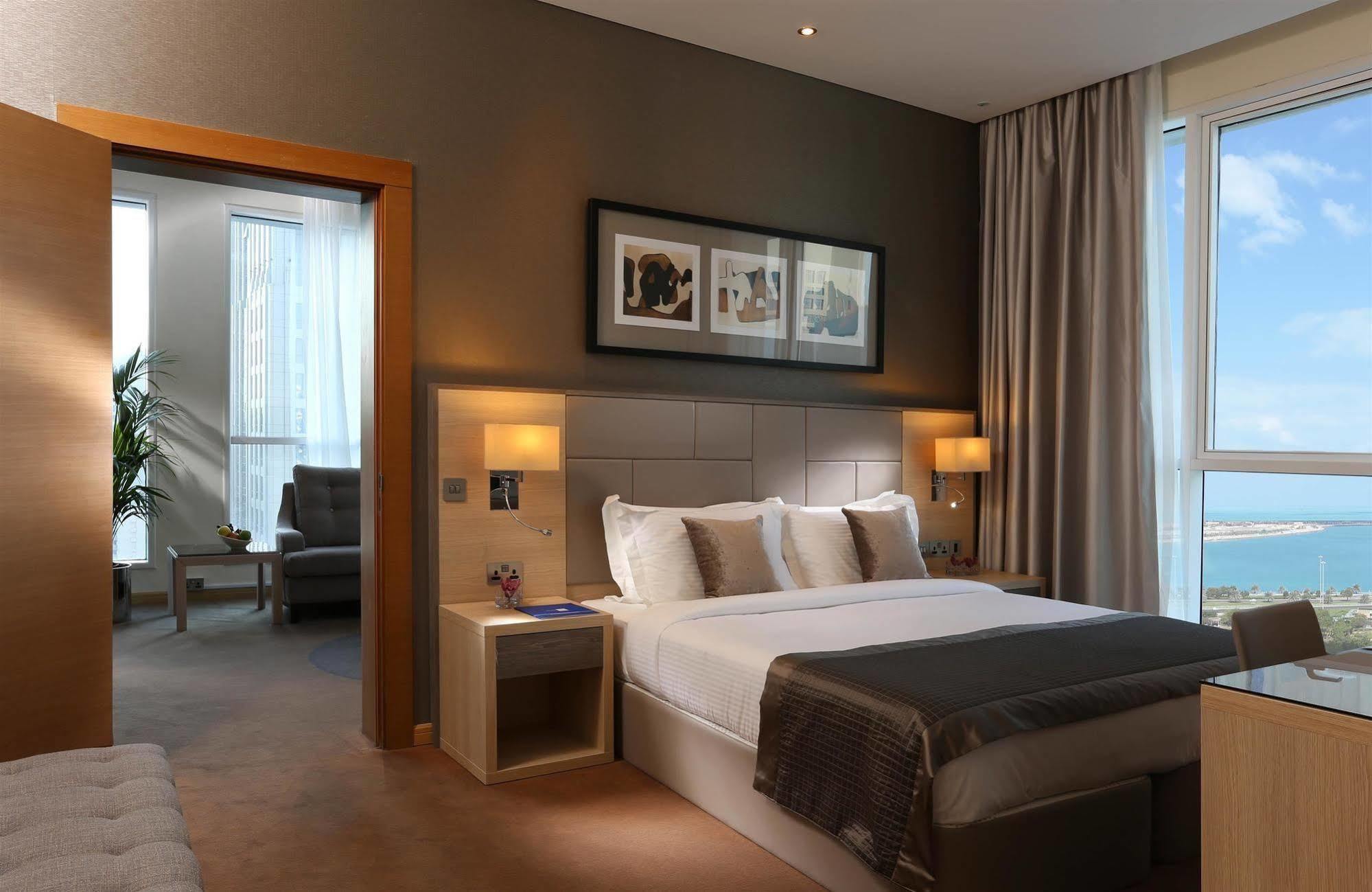 Tryp By Wyndham Abu Dhabi City Center Exterior foto