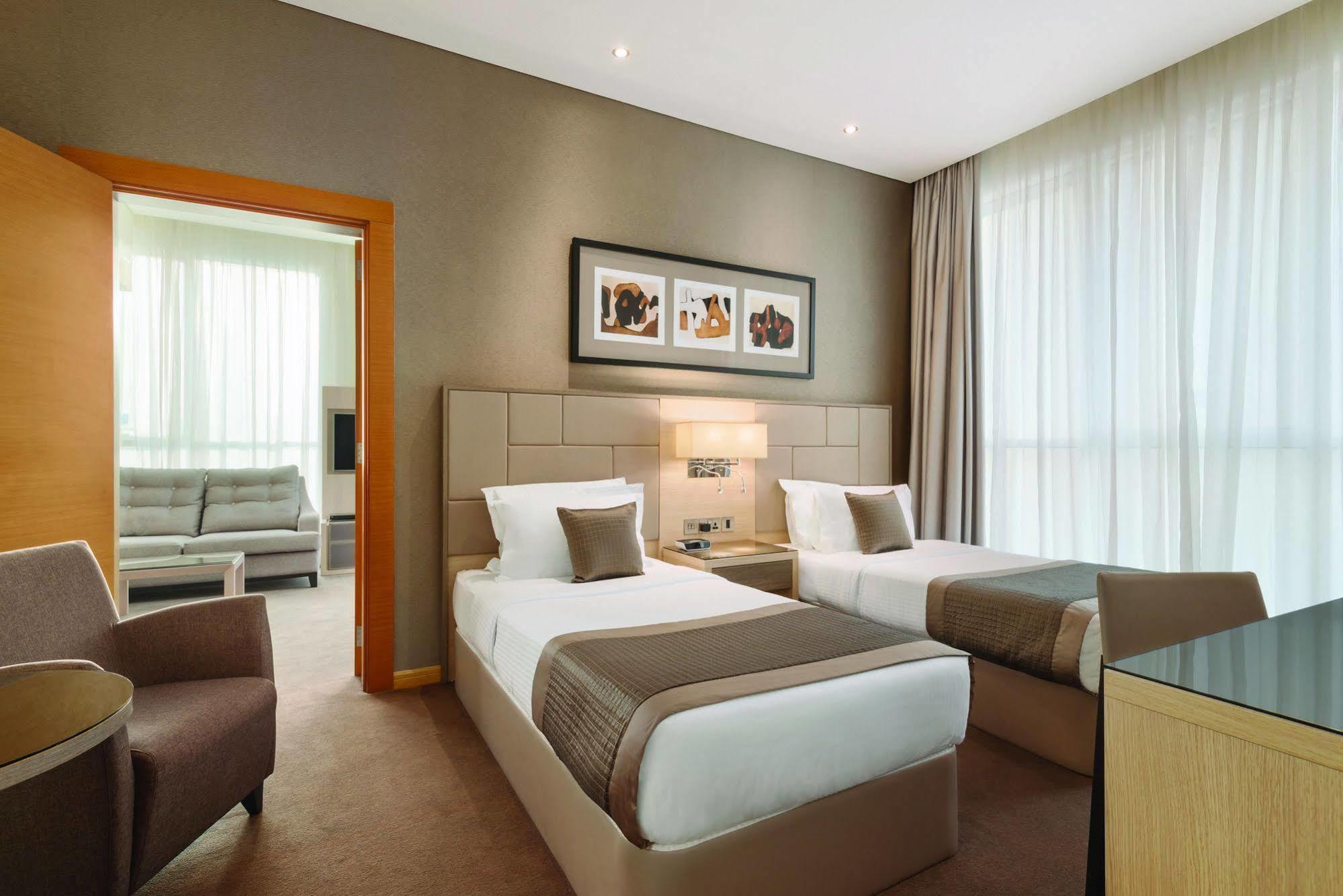 Tryp By Wyndham Abu Dhabi City Center Exterior foto