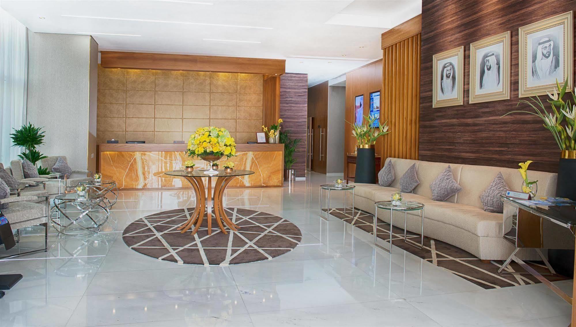 Tryp By Wyndham Abu Dhabi City Center Exterior foto